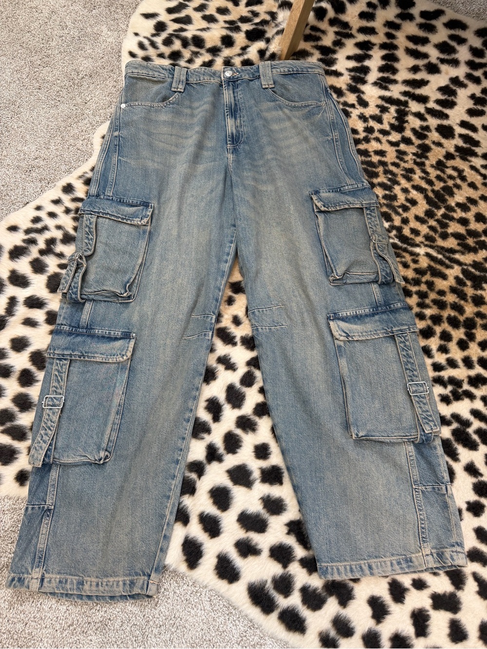 Zara MID-RISE TRF CARGO JEANS
INDIGO